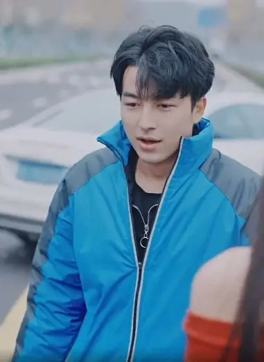 《女总裁的神豪夫婿》：霸道女总裁爱上我？揭秘玛丽苏背后的爱情真谛！